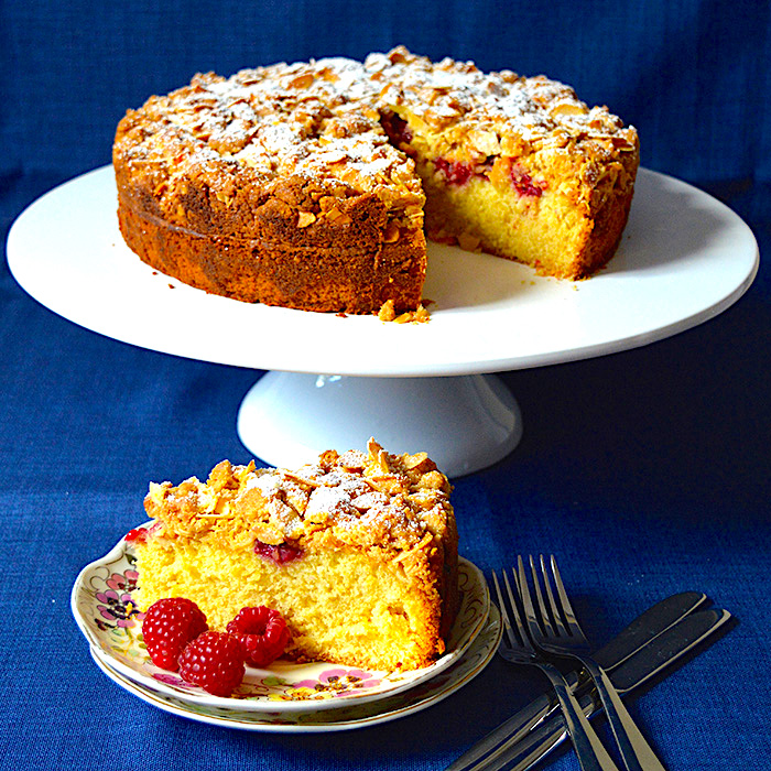 Almond and Rasberries Crumble Cake / Кейк с бадеми и малини рецепта